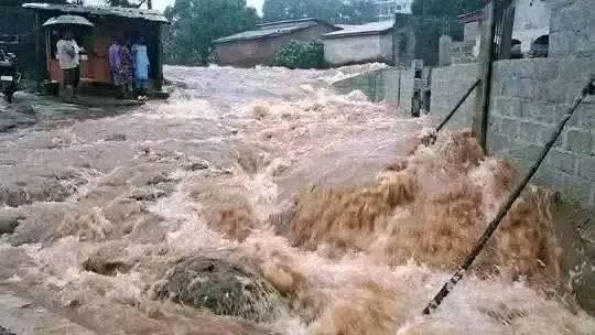 Inondations meurtrières en Guinée : le gouvernement dévoile le premier bilan – Infos-reelles.com