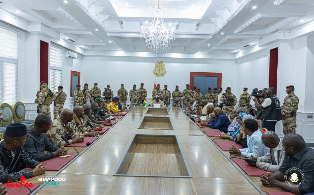 Guinée : après les tirs enregistrés à Conakry, Mamadi Doumbouya préside un conseil supérieur de défense nationale