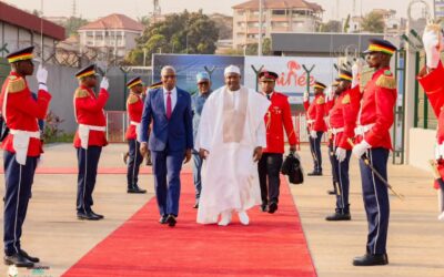 Investiture de Mamadi Doumbouya : le président Adama Barrow de la Gambie arrive à Conakry – Infos-reelles.com