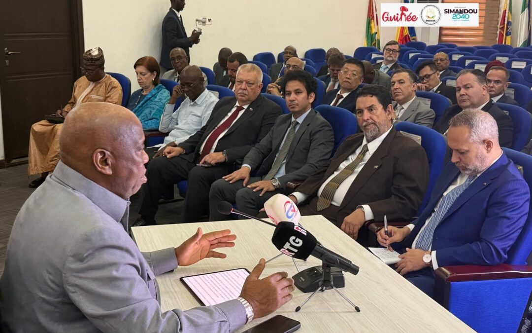 Guinée : devant les diplomates, le Ministre Morissanda Kouyaté justifie la dissolution de partis politiques – Infos-reelles.com